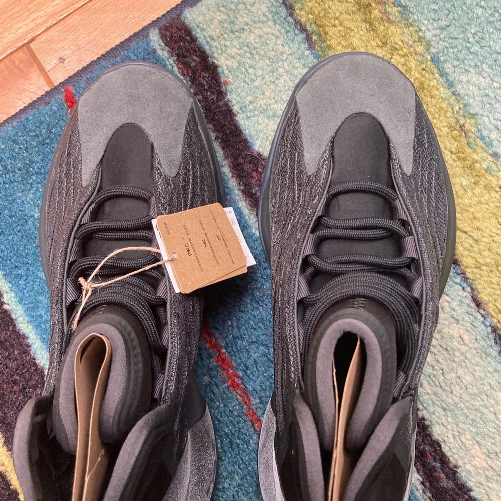 YEEZY QUANTUM 'ONYX' size 9